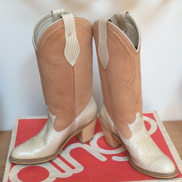 dingo Shoes - 🎉SPEC SALE🎉Vintage Dingo Bone Lizard Boots